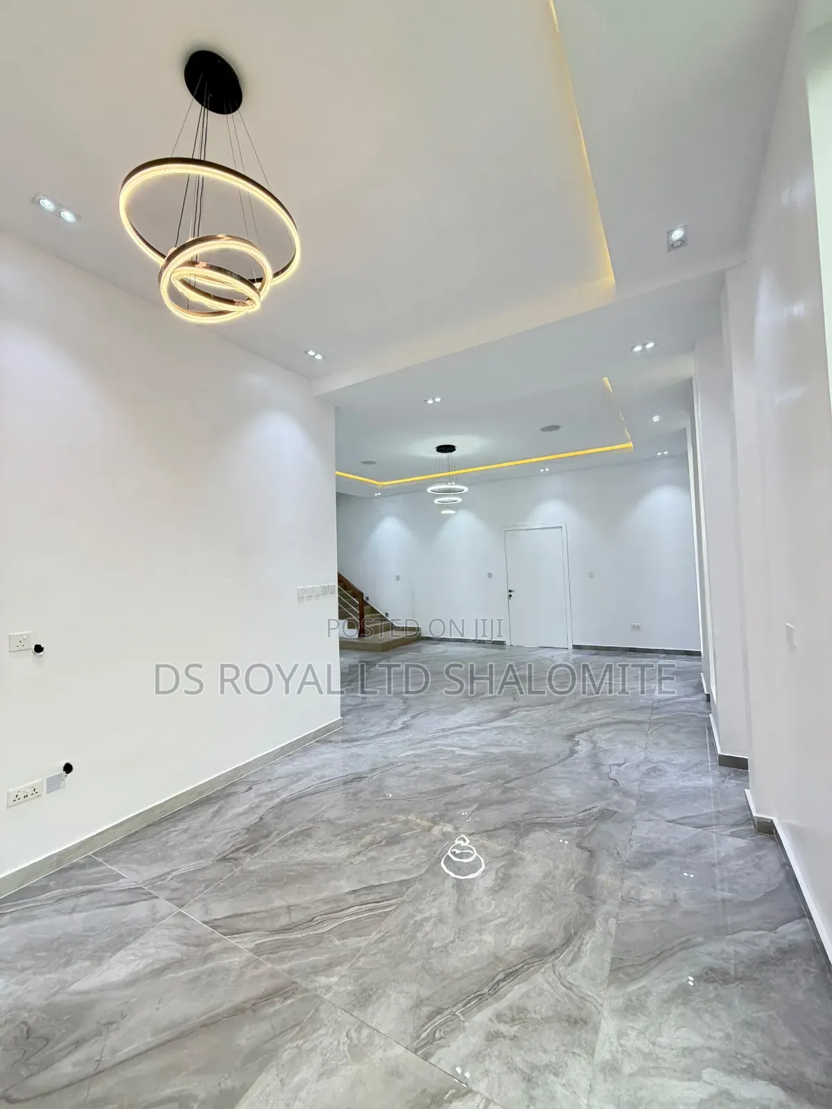 5bdrm Duplex in Osapa london for sale in Osapa london