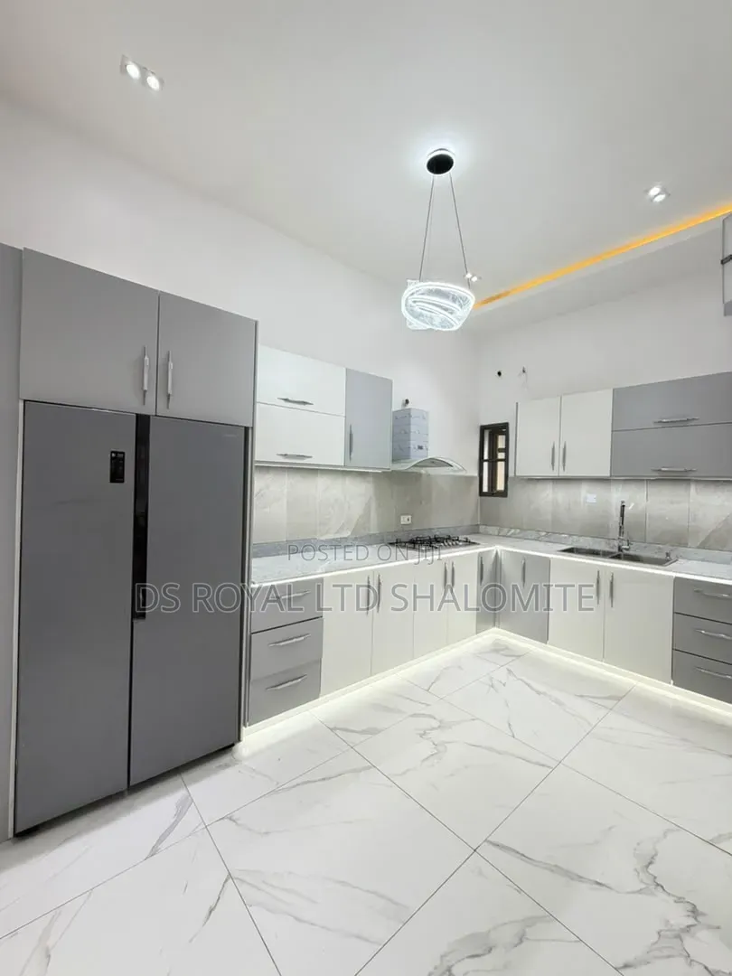 5bdrm Duplex in Osapa london for sale in Osapa london