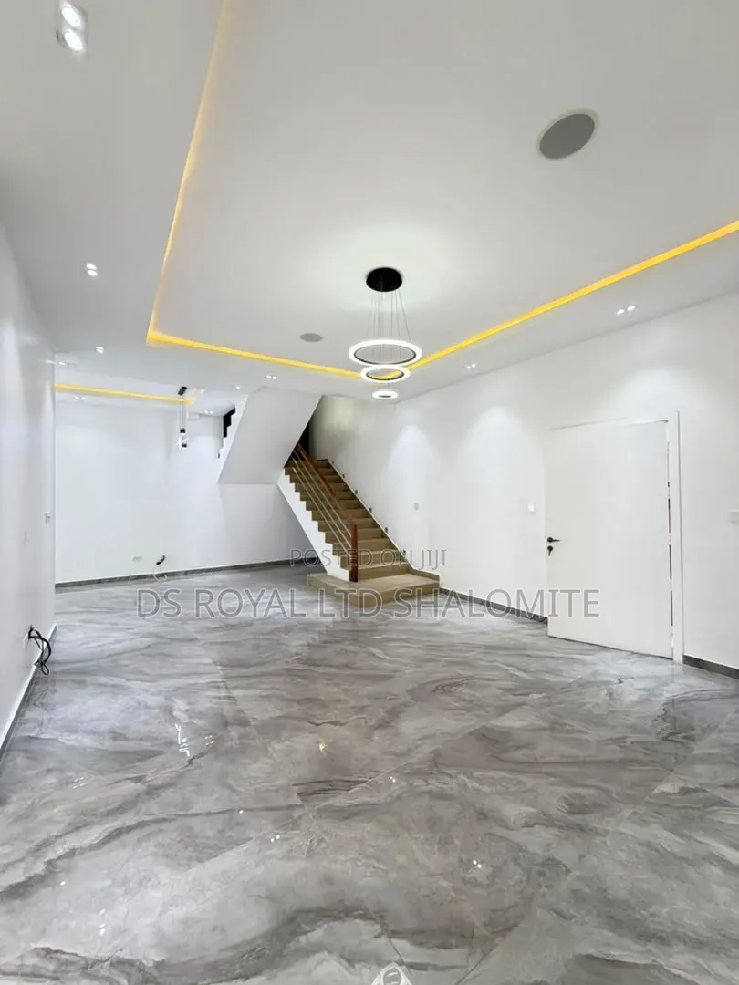5bdrm Duplex in Osapa london for sale in Osapa london