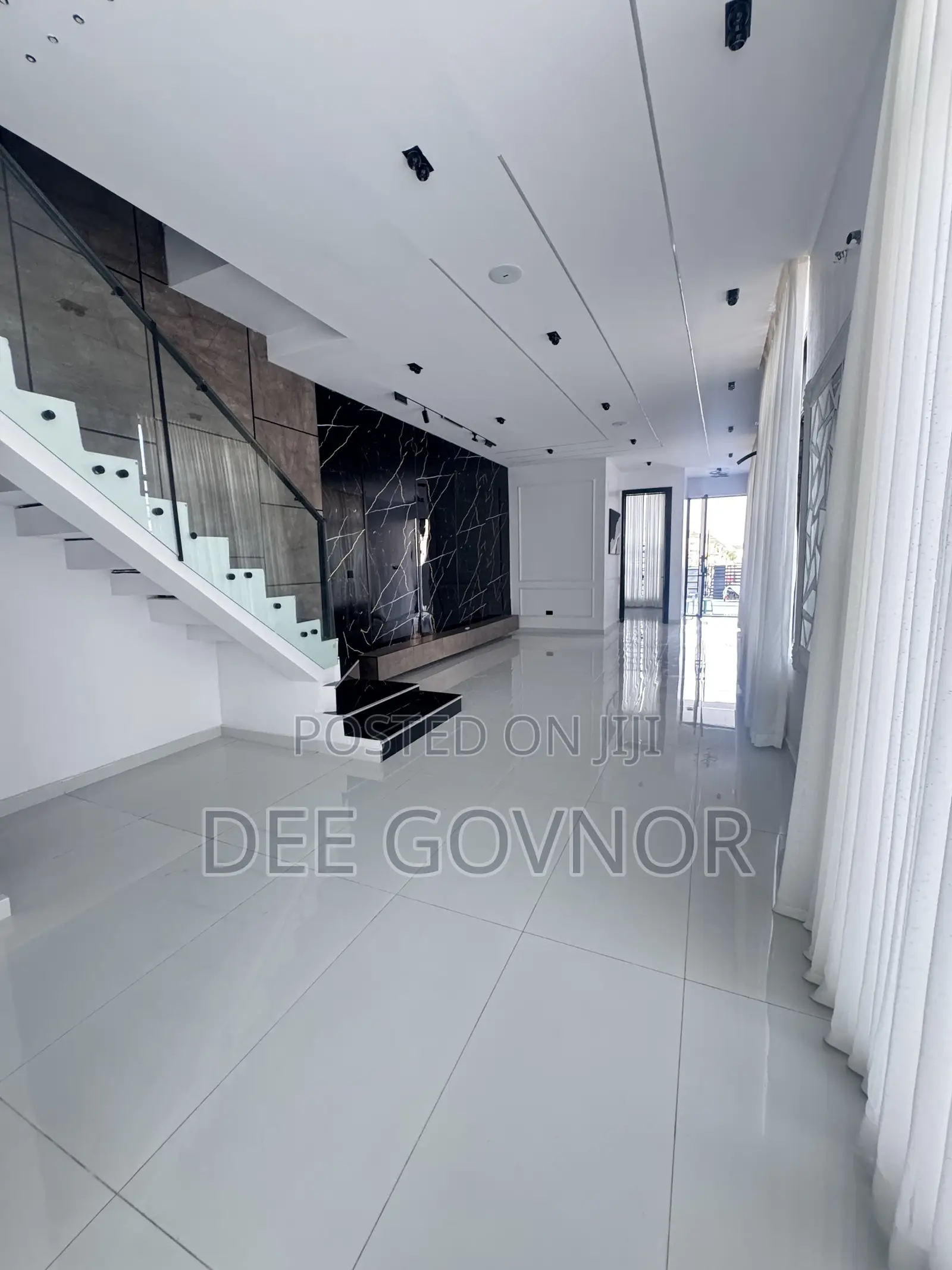 5bdrm Duplex in G R A Estate, Ikota for sale in Ikota