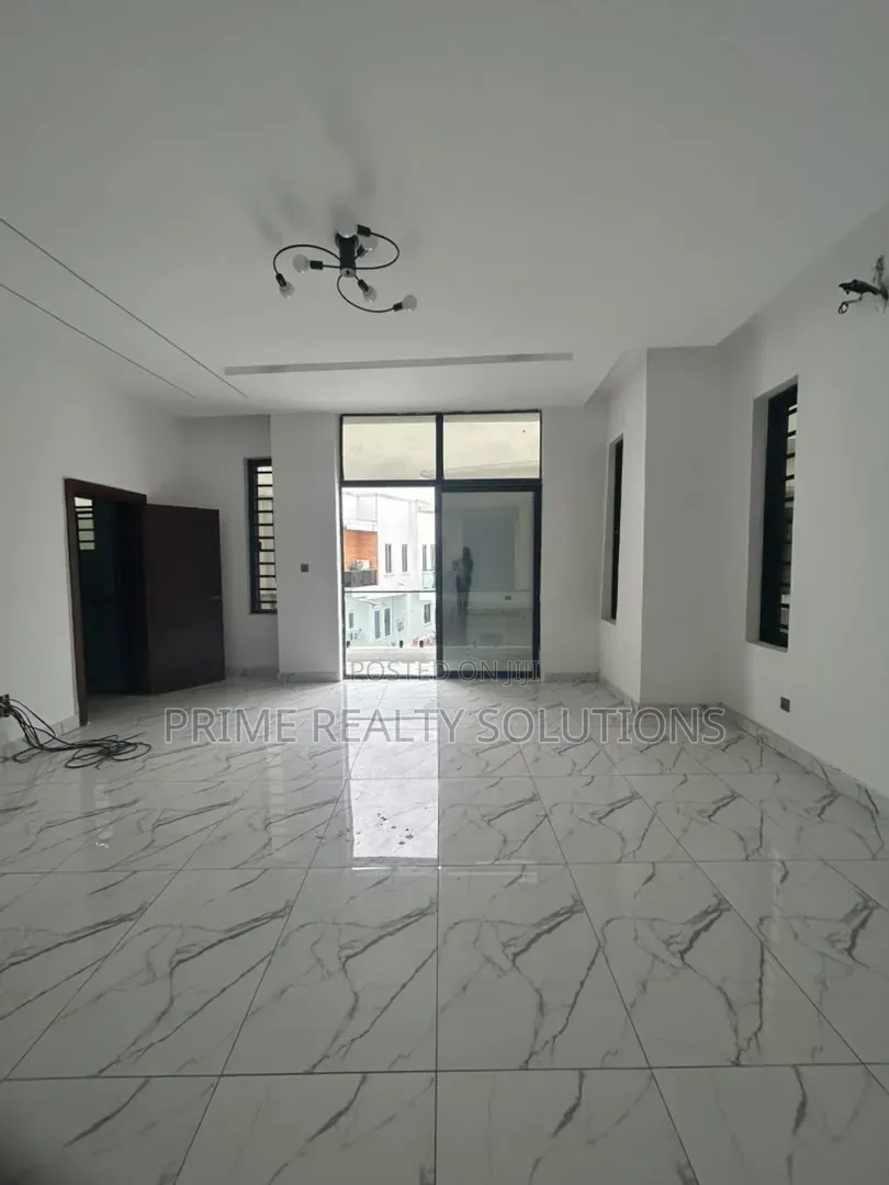 4bdrm Duplex in ‎𝐎𝐫𝐜𝐡𝐢𝐝, Lekki Expressway for rent in Lekki Expressway