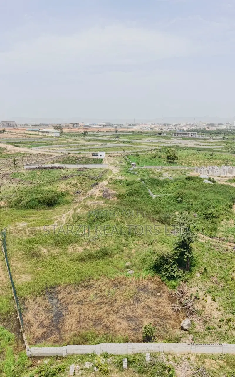 A Residential Land Measuring 1,500sqm in Dakibiyu