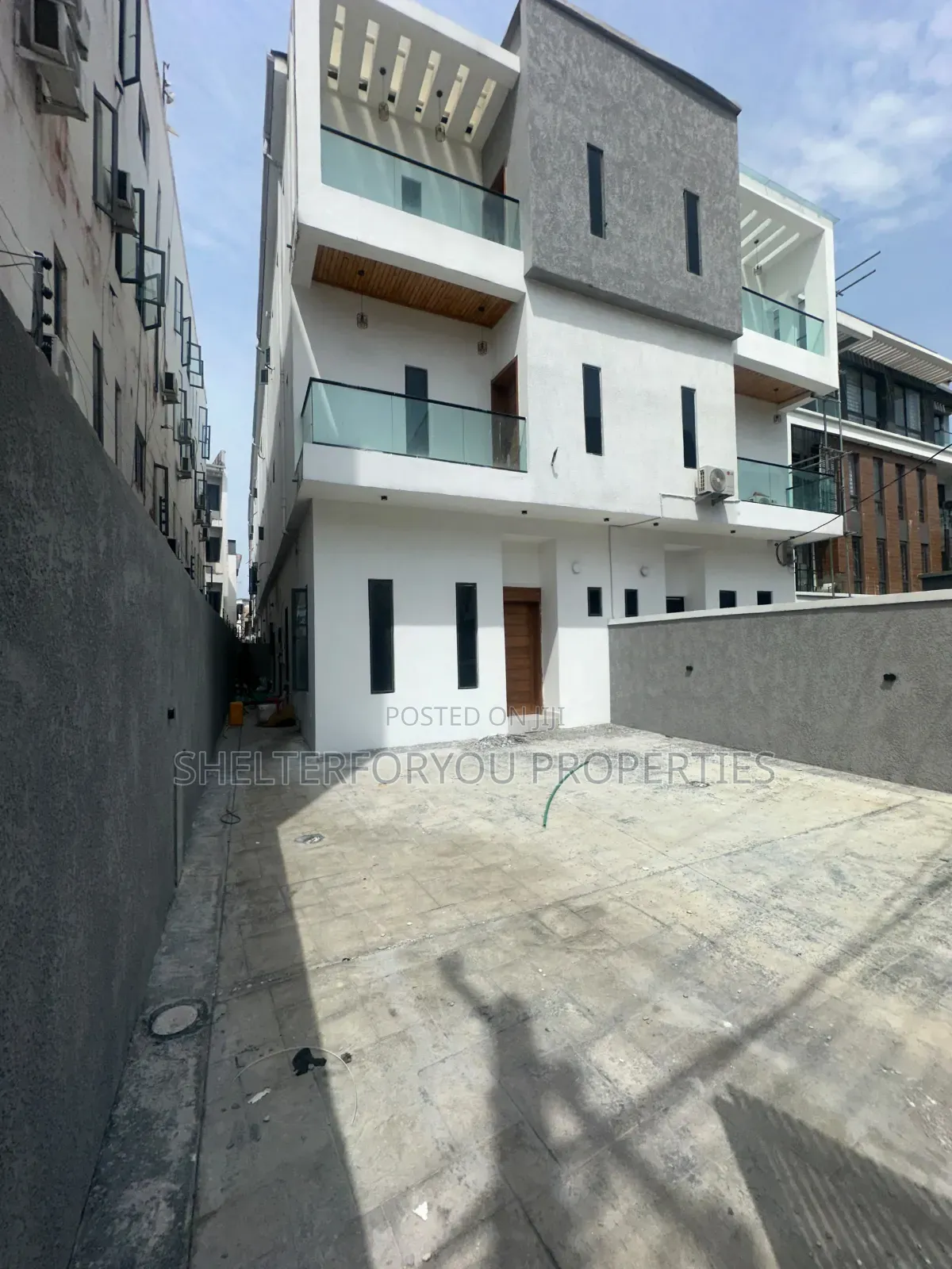 4bdrm Duplex in Ologolo for sale in Ologolo