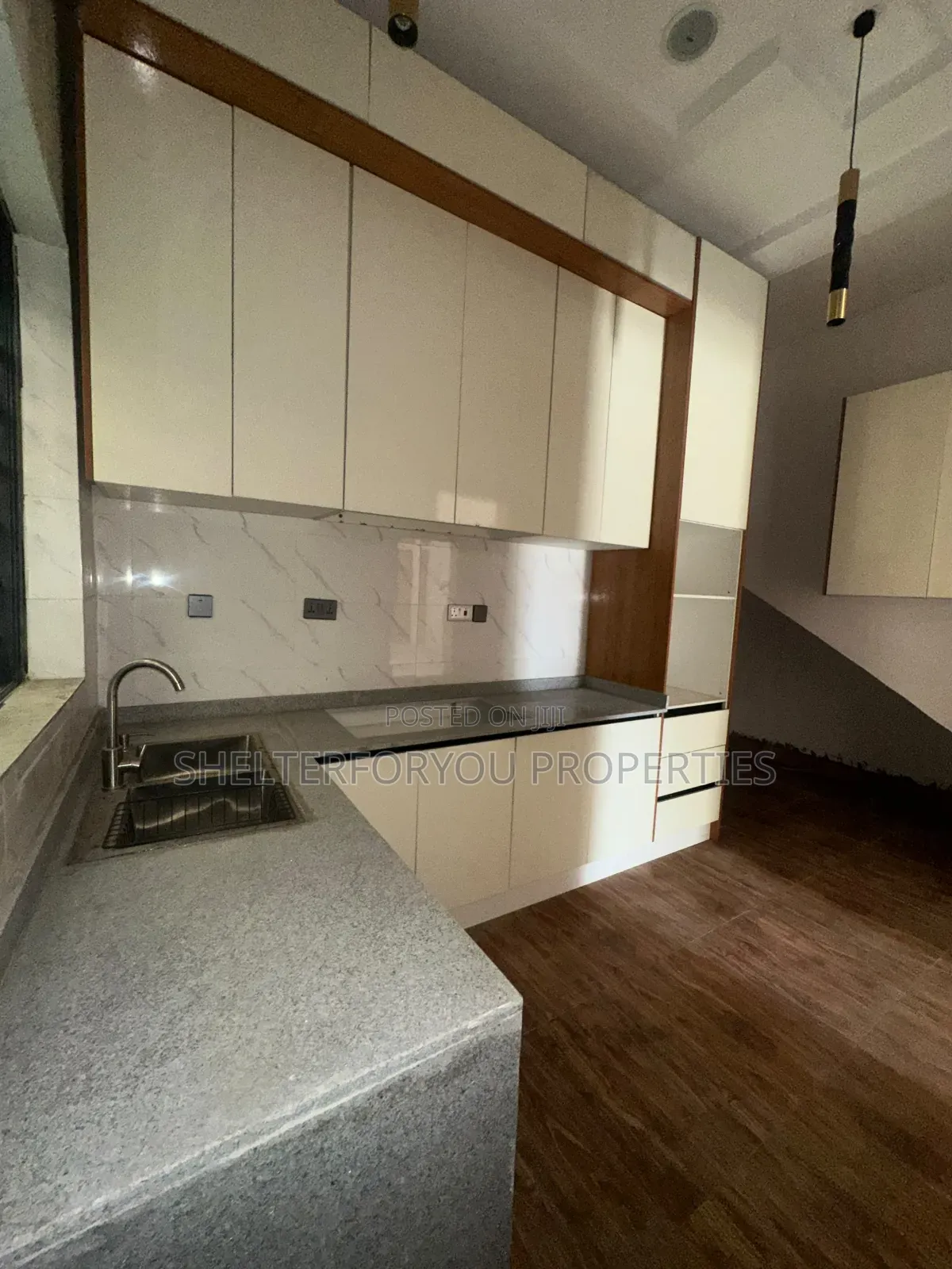 4bdrm Duplex in Ologolo for sale in Ologolo