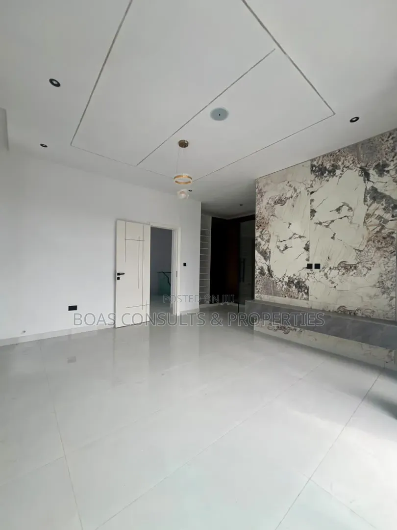 4bdrm Duplex in Ikota for sale in Ikota