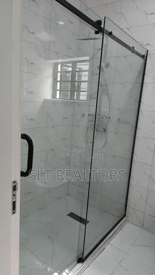 5bdrm Duplex in Alalubosa Gra for sale in Alalubosa