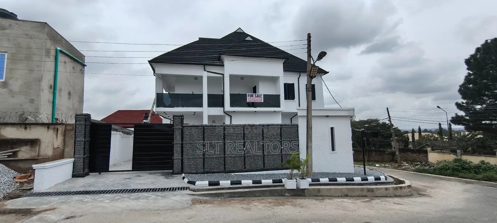 5bdrm Duplex in Alalubosa Gra for sale in Alalubosa