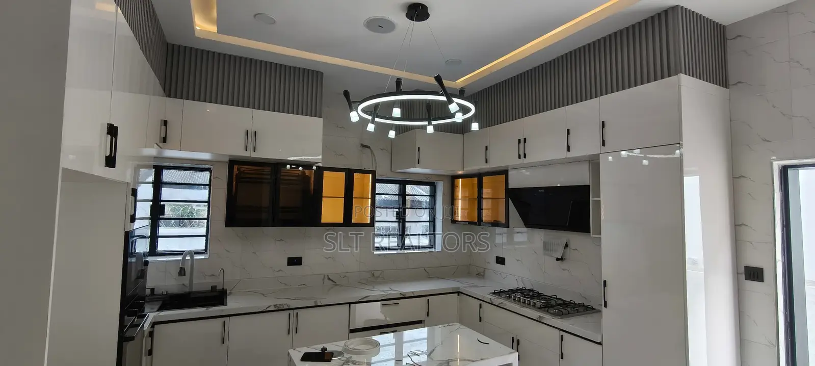 5bdrm Duplex in Alalubosa Gra for sale in Alalubosa