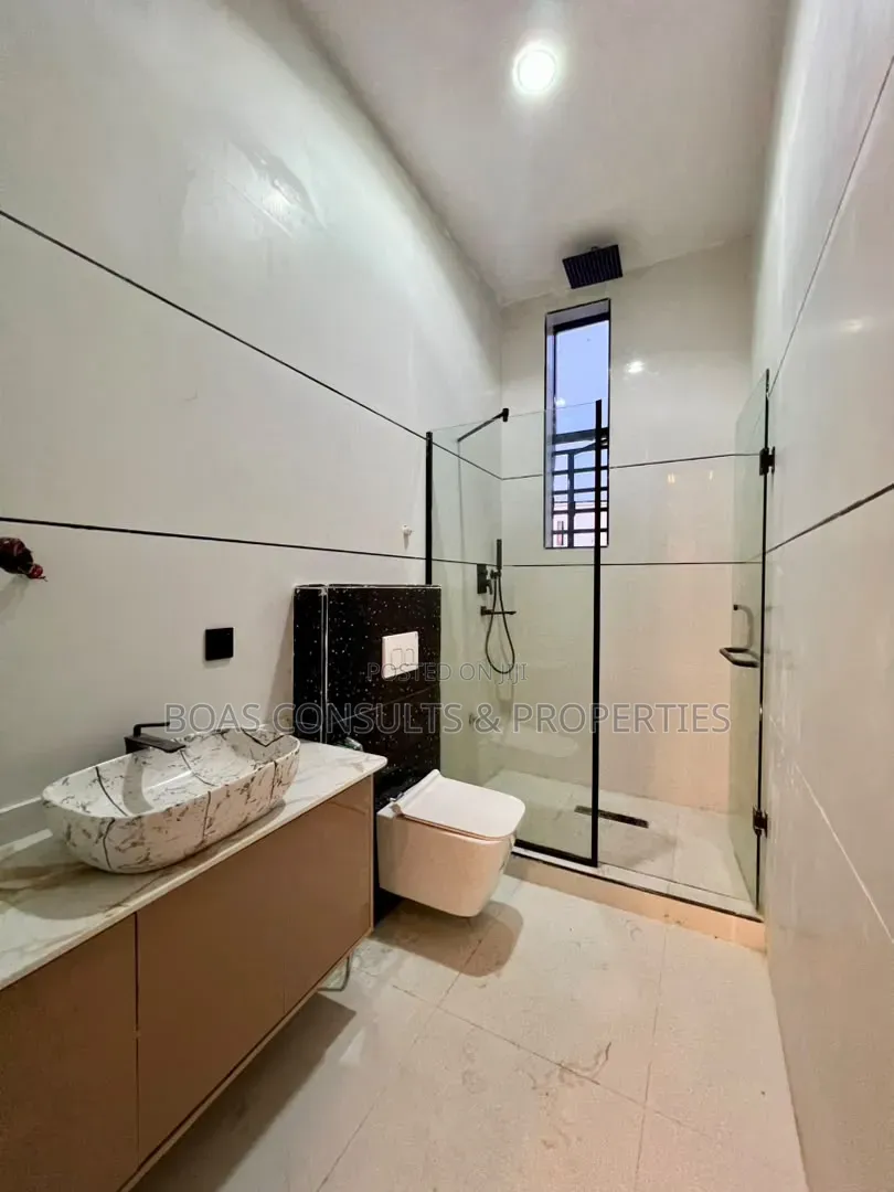 4bdrm Duplex in Ikota for sale in Ikota