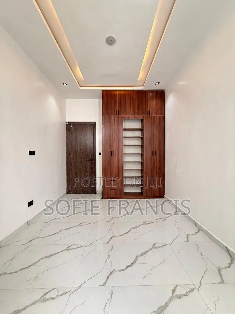 5bdrm Duplex in Ajah for sale in VGC / Ajah