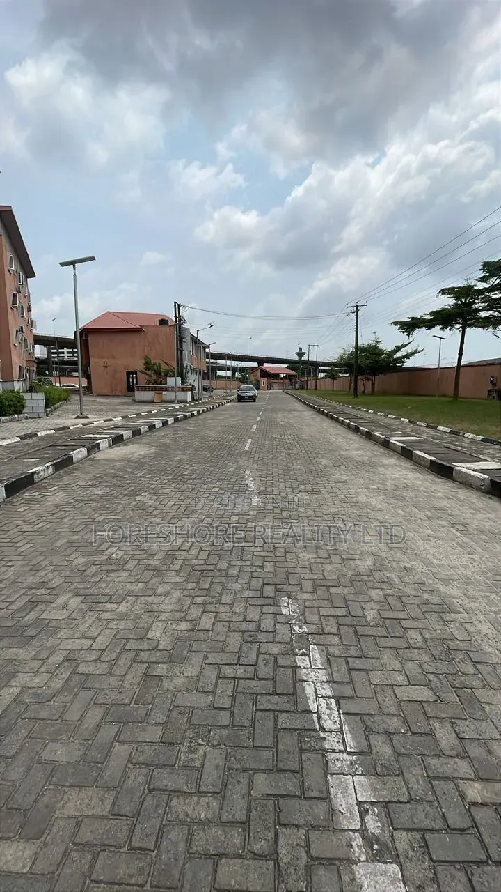 3bdrm Apartment in Lagos Homs, Alaka/Iponri for sale in Alaka/Iponri