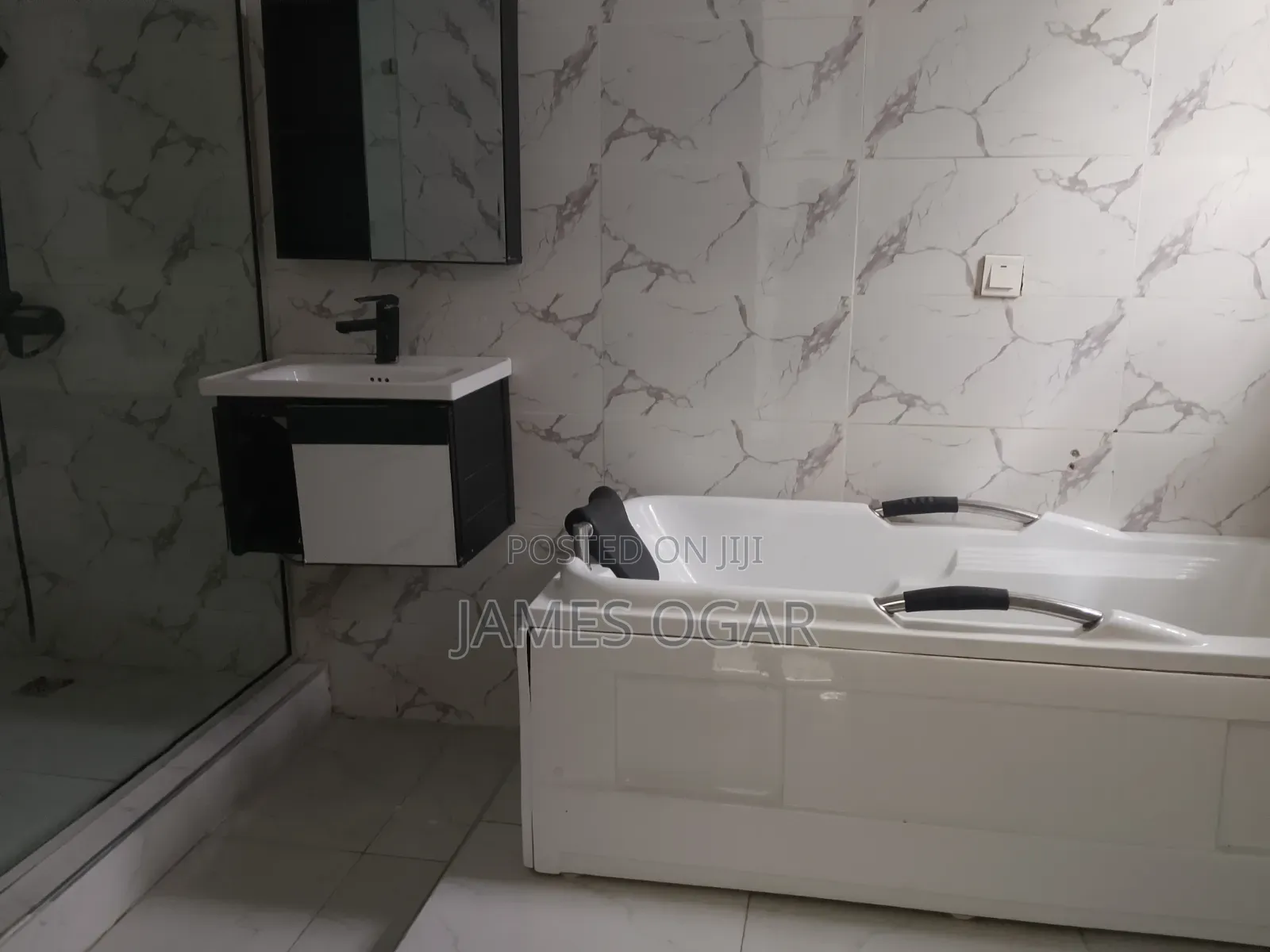 4bdrm Townhouse / Terrace in Royal Pines, Lekki Expressway for rent in Lekki Expressway