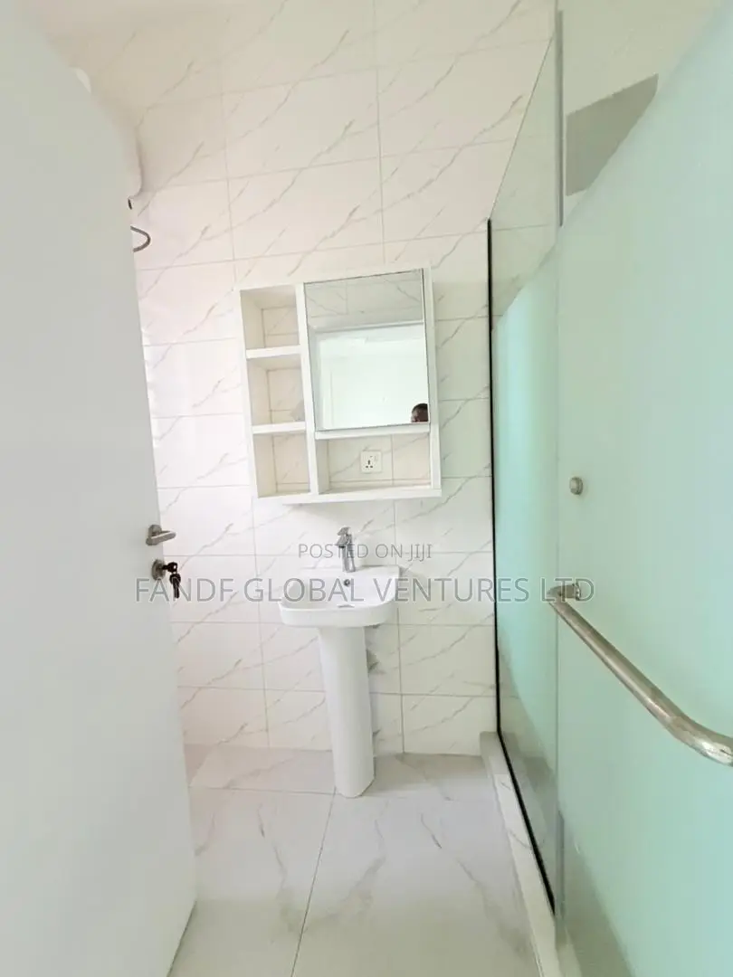 5bdrm Duplex in Isheri North for sale in Isheri North