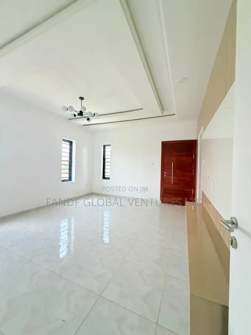 5bdrm Duplex in Isheri North for sale in Isheri North