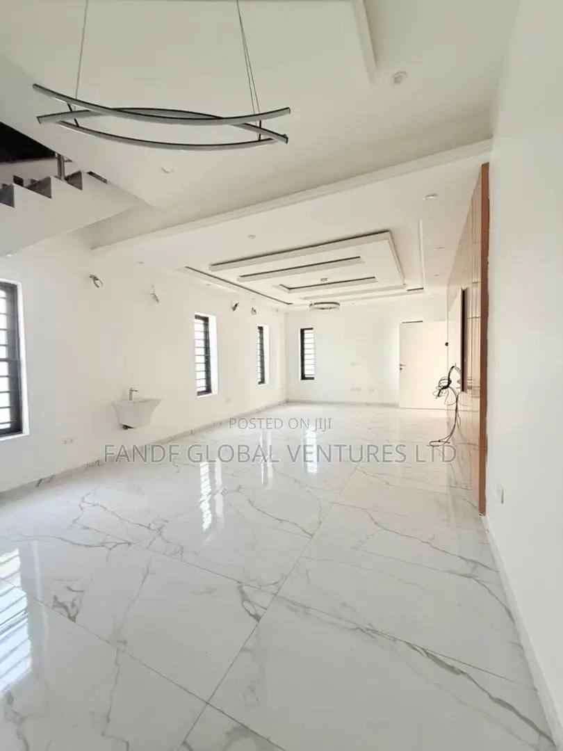 5bdrm Duplex in Isheri North for sale in Isheri North
