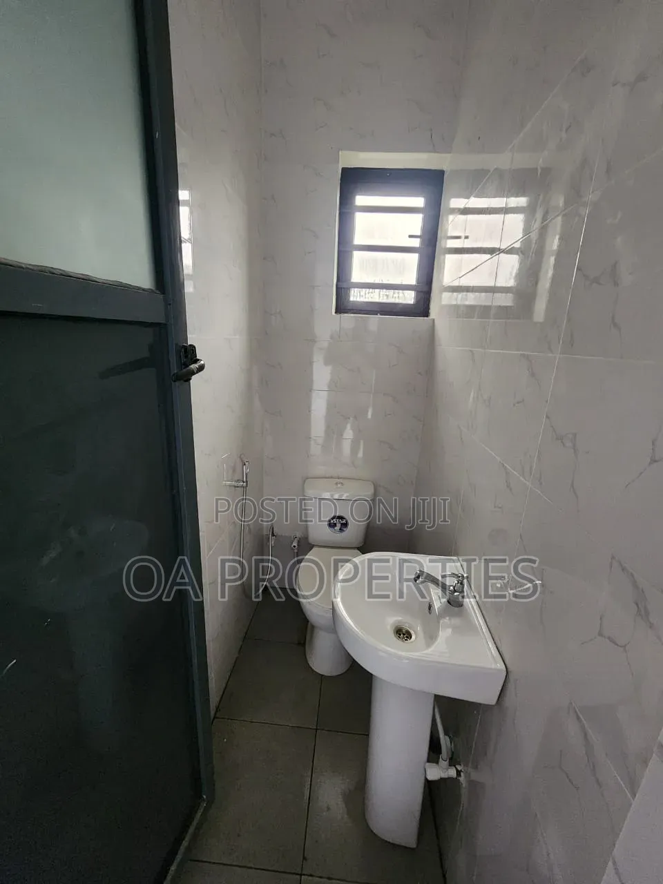 2bdrm Block of Flats in Adeoyo Gra, Off for rent in Ibadan