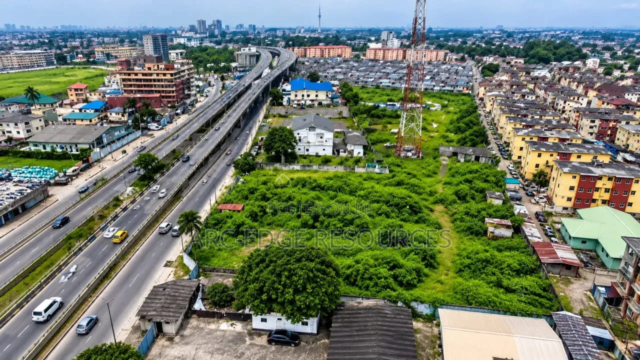 Commercial Land in Surulere in Iponri