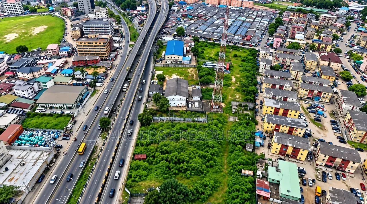 Commercial Land in Surulere in Iponri