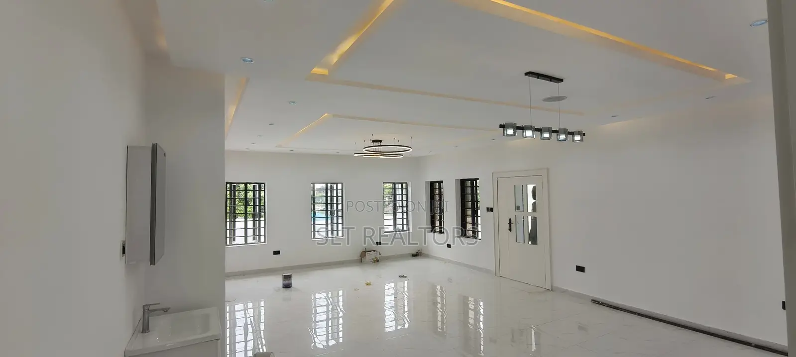 5bdrm Duplex in Alalubosa Gra for sale in Alalubosa