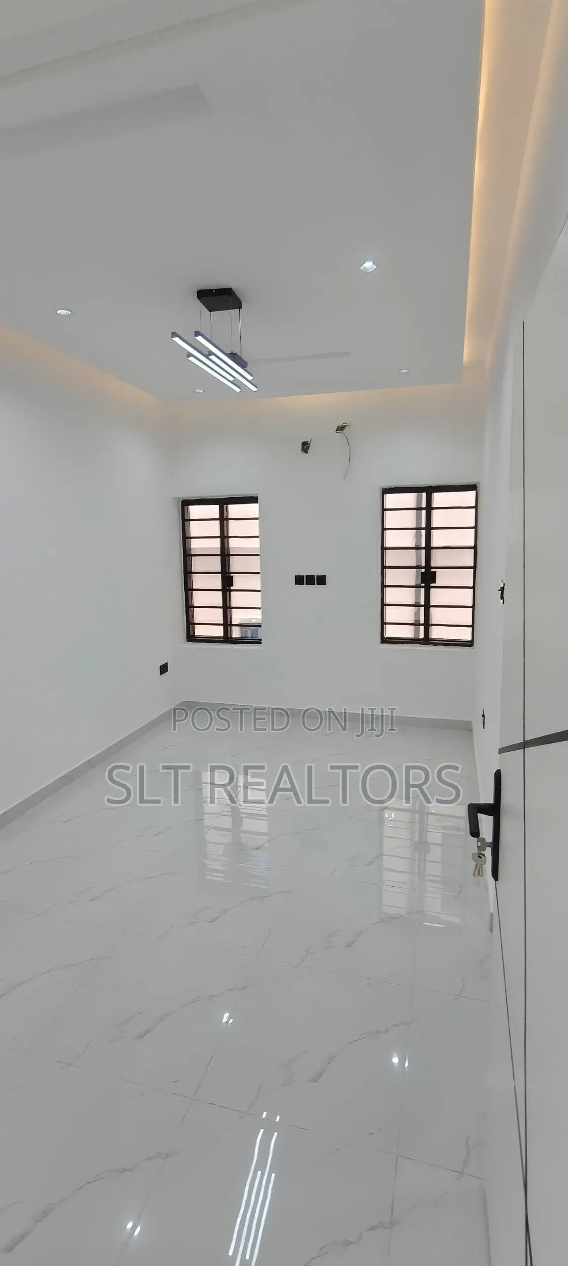 5bdrm Duplex in Alalubosa Gra for sale in Alalubosa