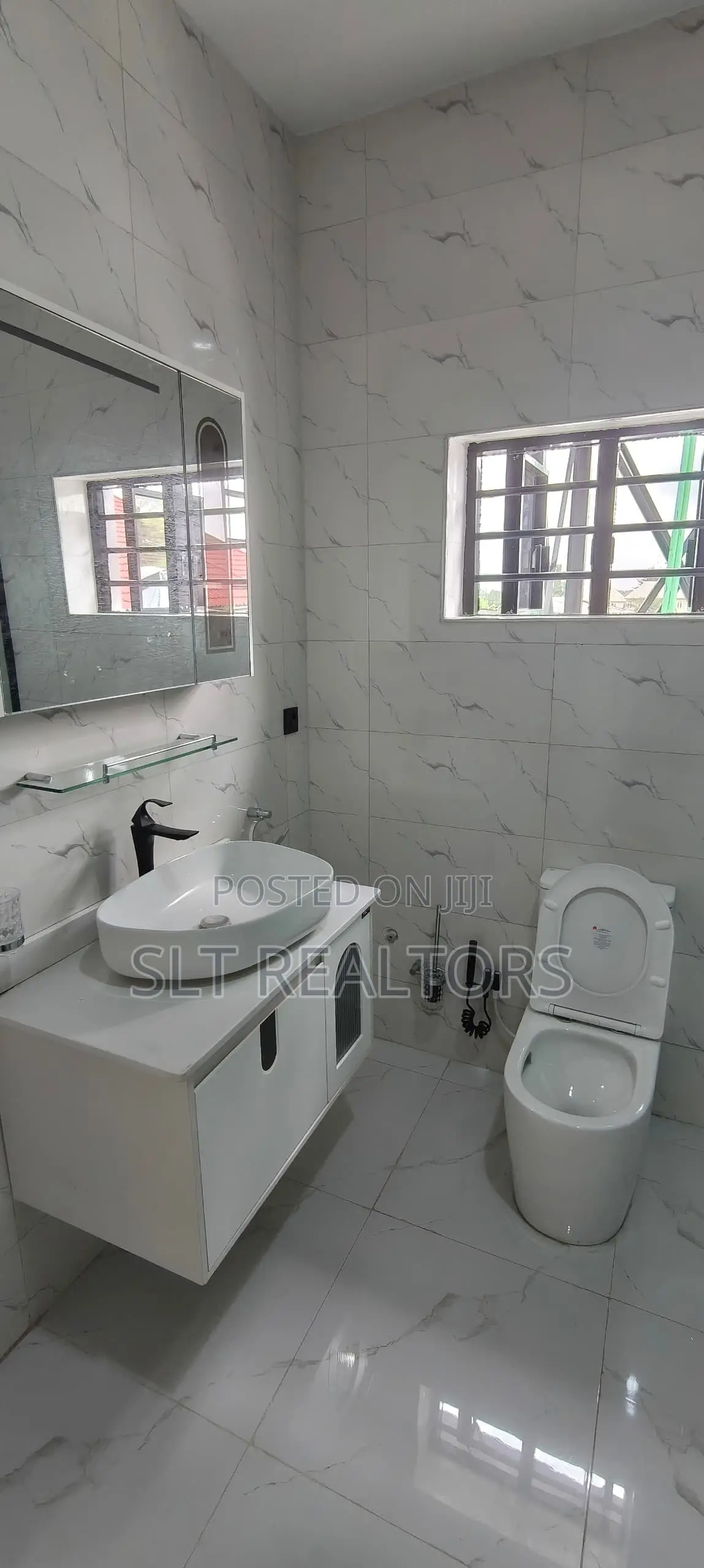 5bdrm Duplex in Alalubosa Gra for sale in Alalubosa