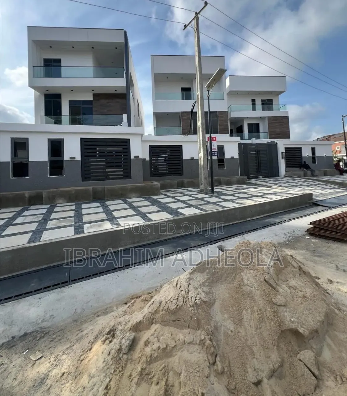 5bdrm Duplex in Off Admiralty, Lekki Phase 1 for sale in Lekki Phase 1