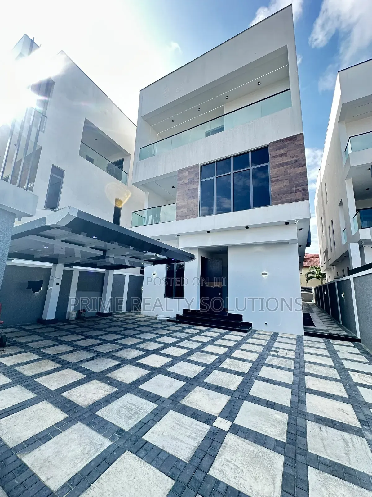 5bdrm Duplex in Location: Lekki for sale in Lekki Phase 1