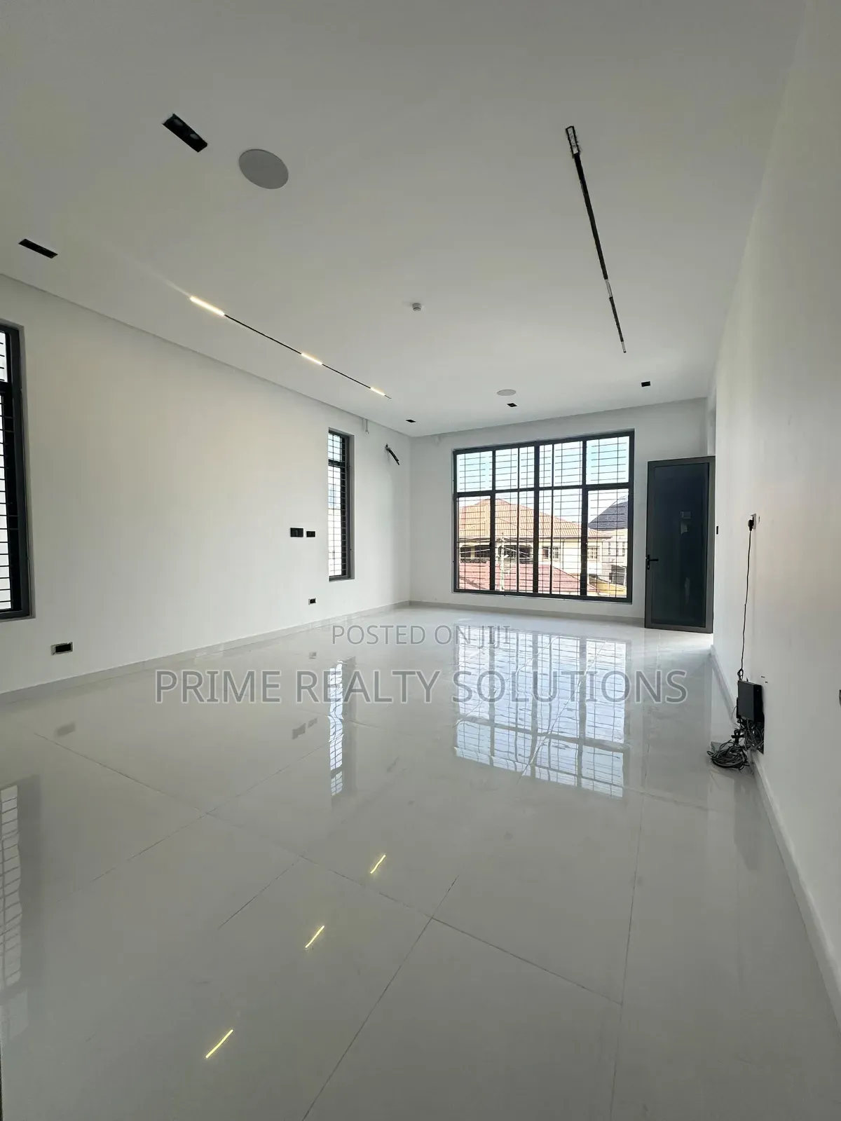 5bdrm Duplex in Location: Lekki for sale in Lekki Phase 1
