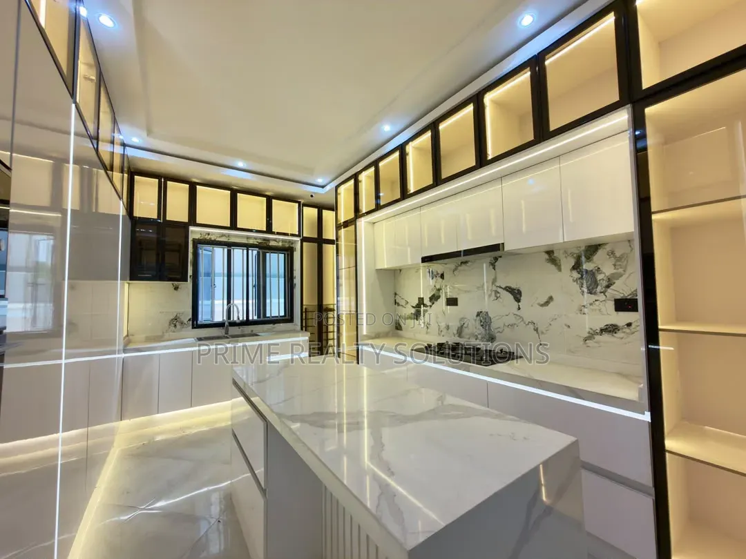 6bdrm Duplex in Lekki Phase 1 for sale in Lekki Phase 1