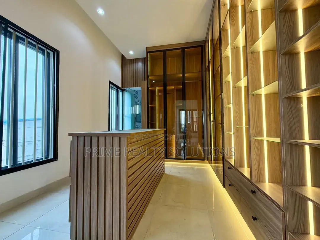 6bdrm Duplex in Lekki Phase 1 for sale in Lekki Phase 1