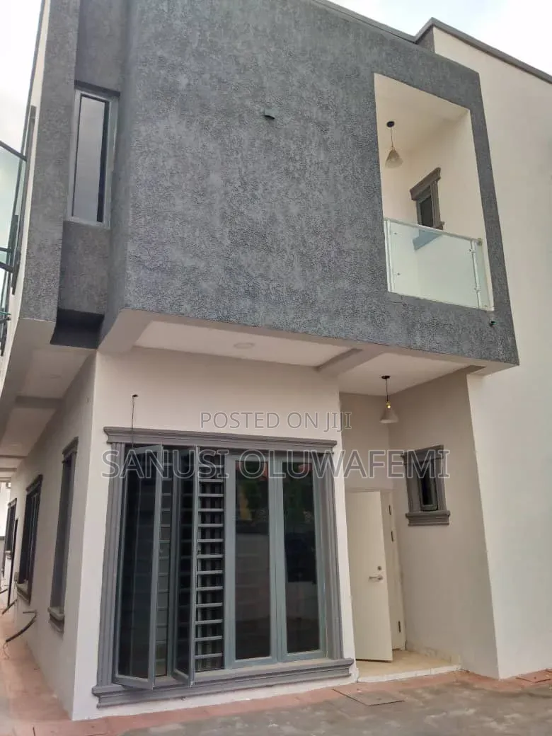 3bdrm Duplex in GRA Phase 1 for sale in GRA Phase 1