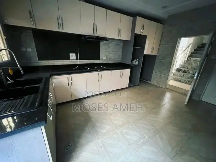4bdrm Duplex in Idu for rent in Idu