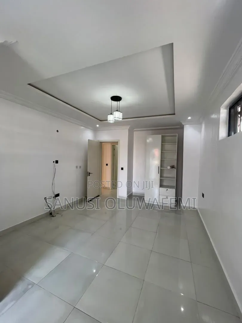 3bdrm Block of Flats in Awolowo Road for rent in Awolowo Road