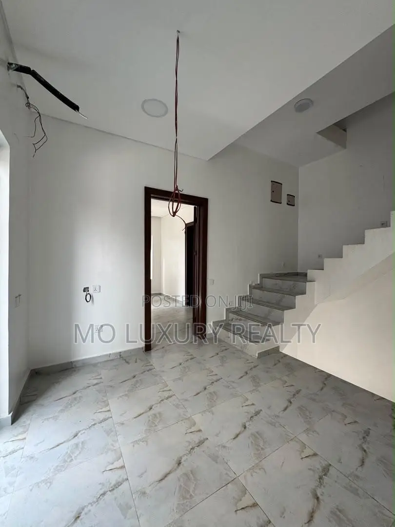 4bdrm Duplex in Lekki Phase 1 for sale in Lekki Phase 1
