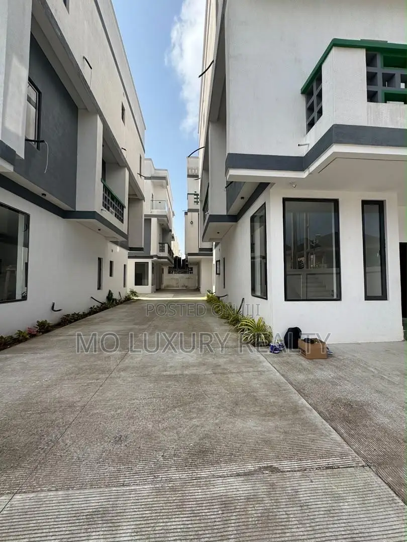 4bdrm Duplex in Lekki Phase 1 for sale in Lekki Phase 1