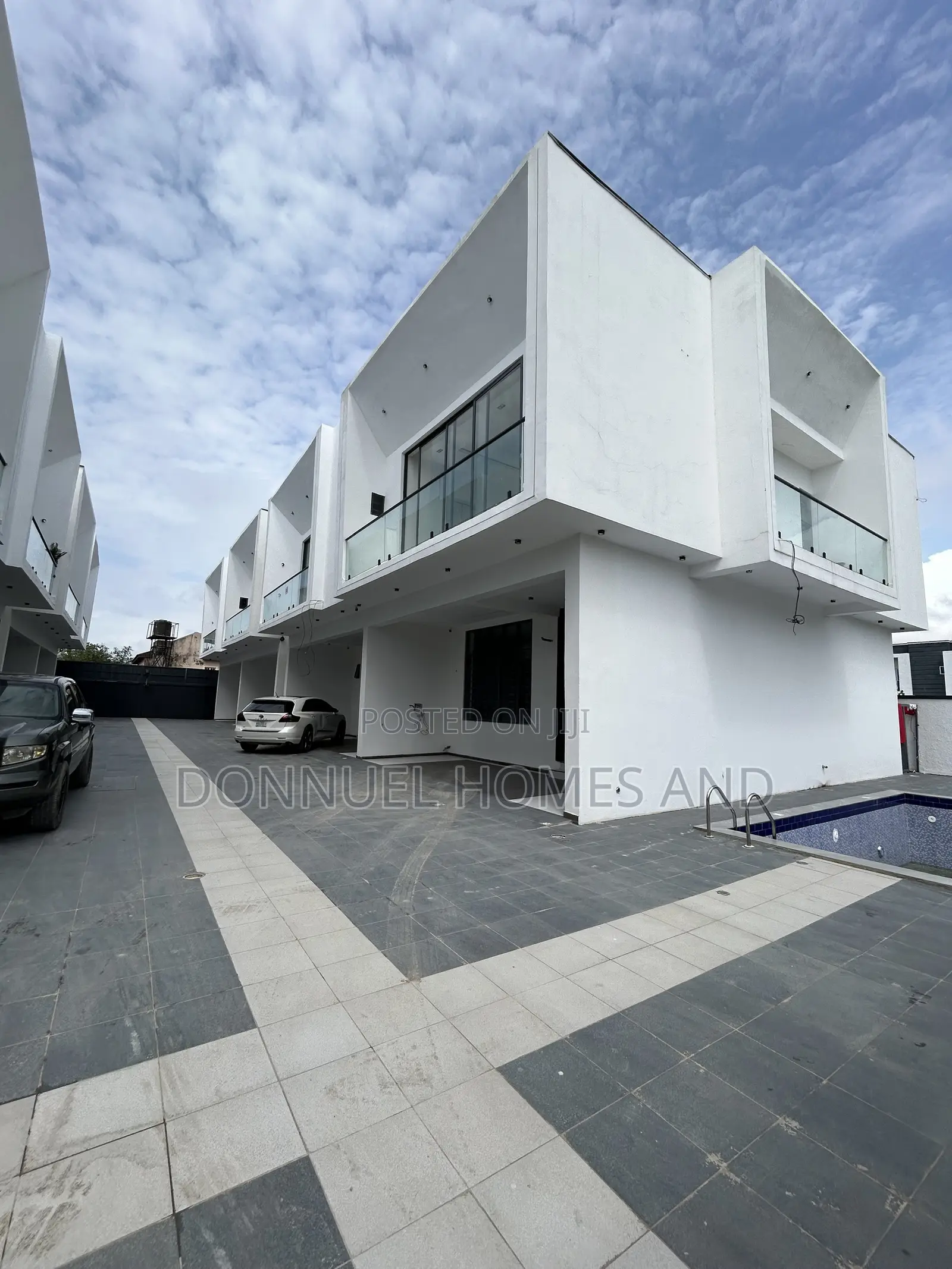 4bdrm Townhouse/Terrace in Ikota for sale in Ikota