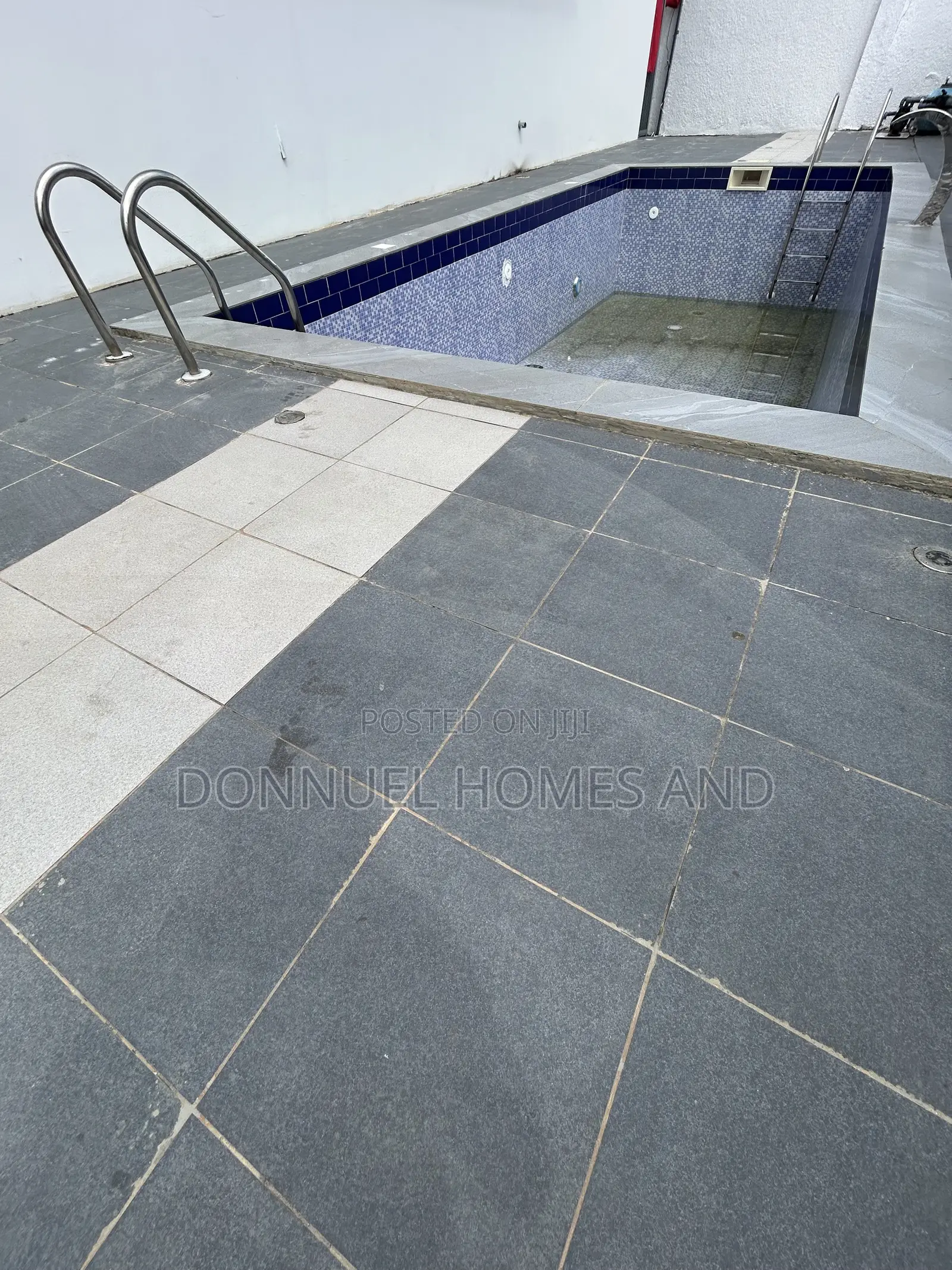 4bdrm Townhouse/Terrace in Ikota for sale in Ikota