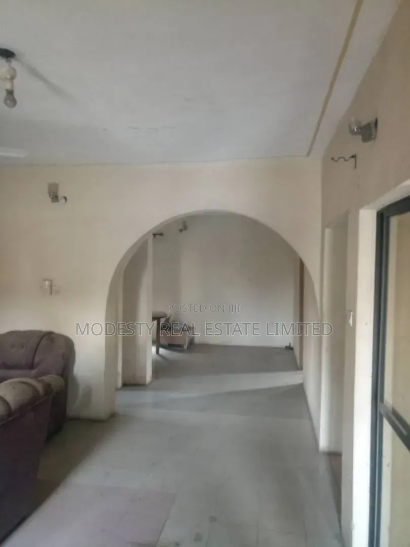 5bdrm Duplex in Omolayo Estate, Akobo for sale in Akobo