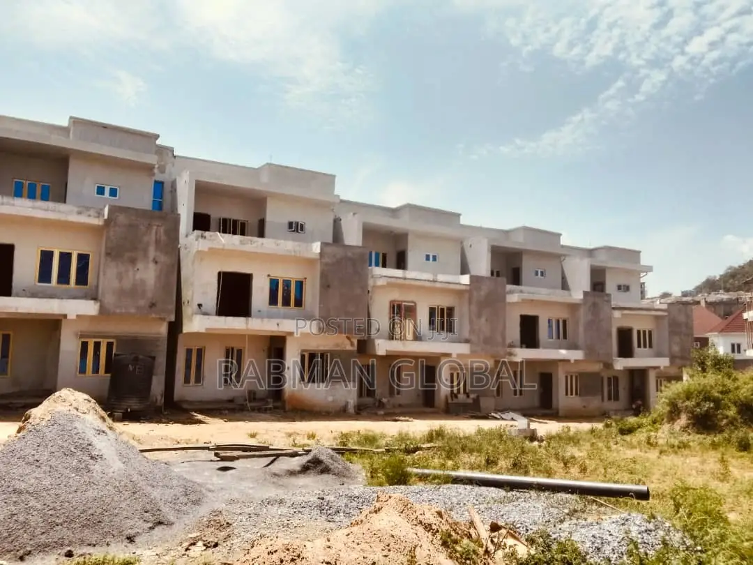 4bdrm Duplex in Apo Resettlement for sale in Apo Resettlement