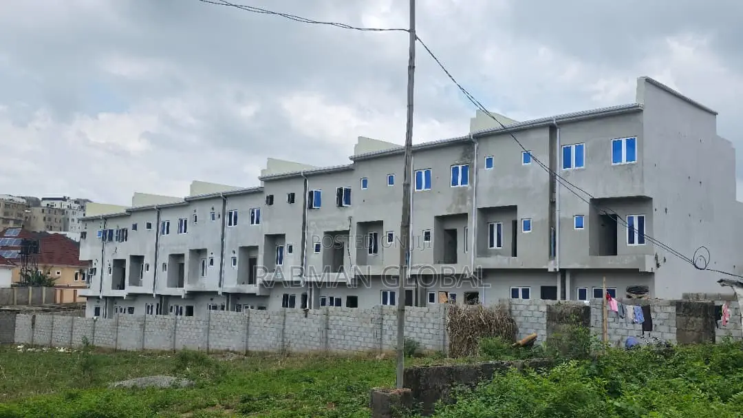 4bdrm Duplex in Apo Resettlement for sale in Apo Resettlement