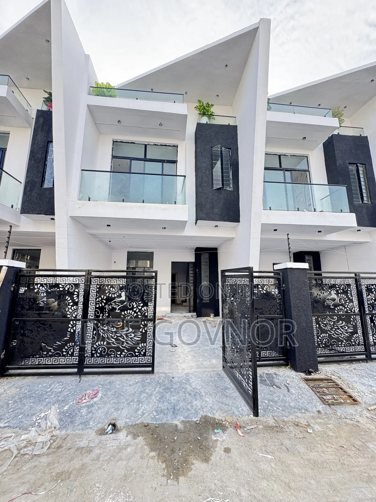 3bdrm Duplex in Ikota G R A for sale in Ikota