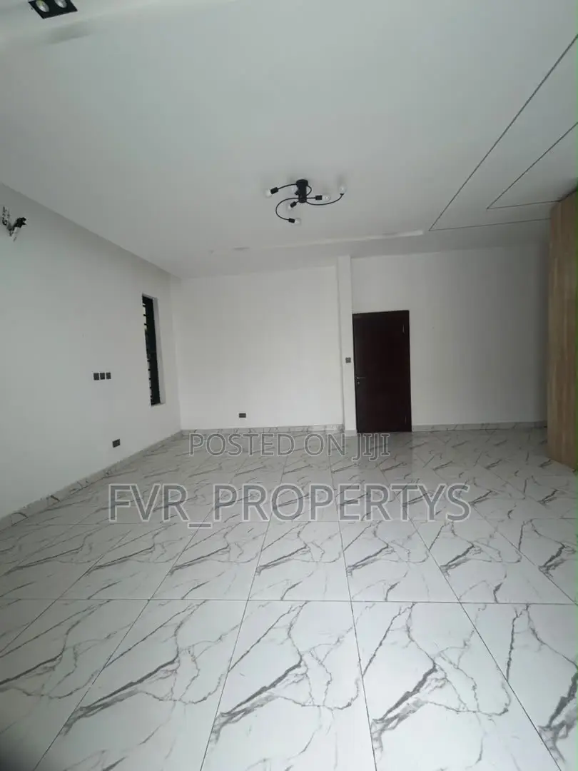 4bdrm Duplex in Orchid Estate, Ikota for rent in Ikota