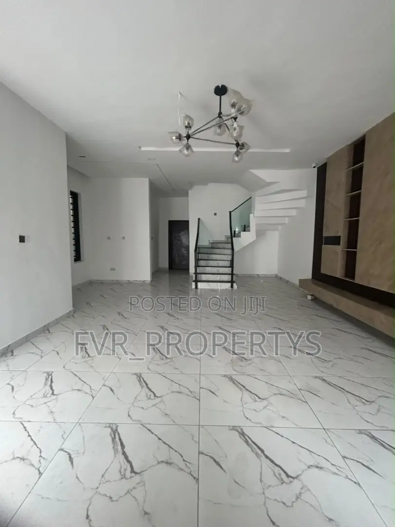 4bdrm Duplex in Orchid Estate, Ikota for rent in Ikota