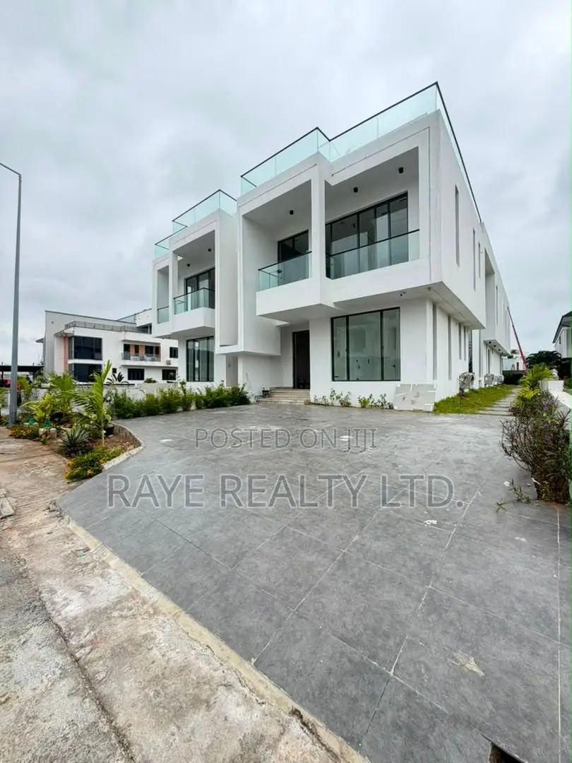 5bdrm Duplex in Ikate for sale in Ikate