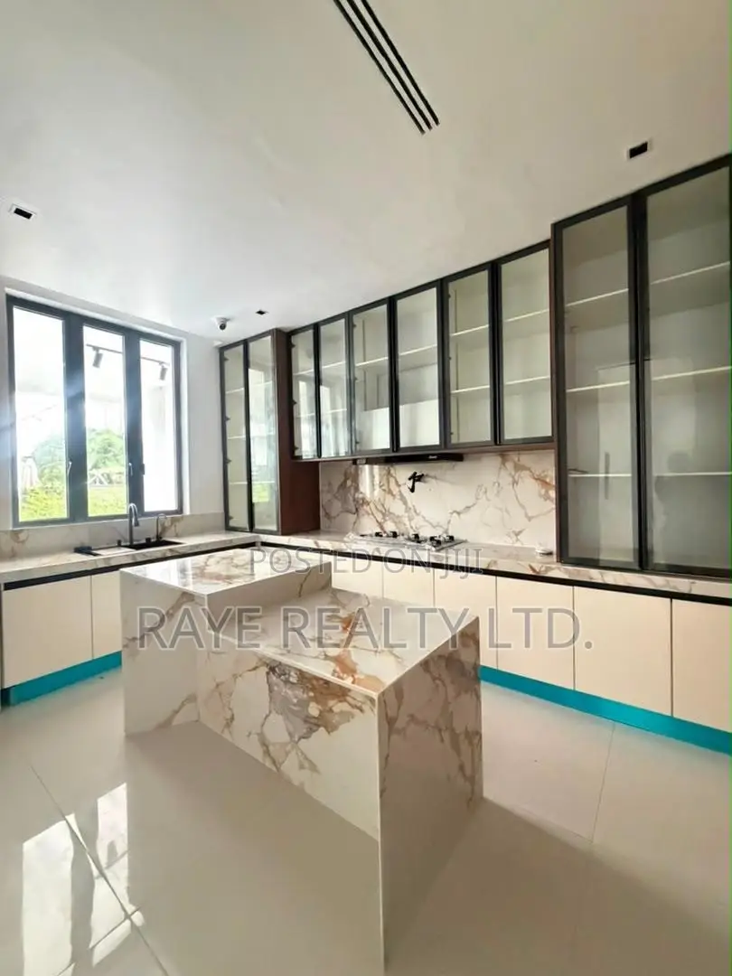 5bdrm Duplex in Ikate for sale in Ikate