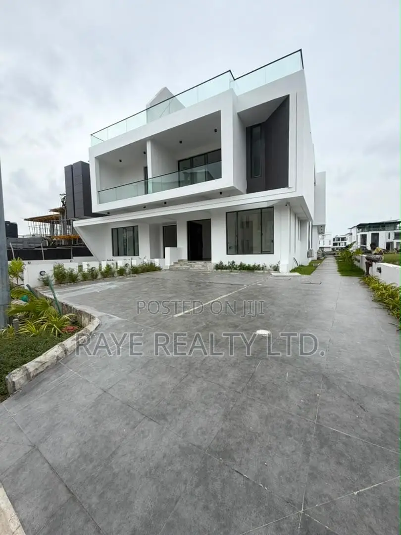 5bdrm Duplex in Ikate for sale in Ikate