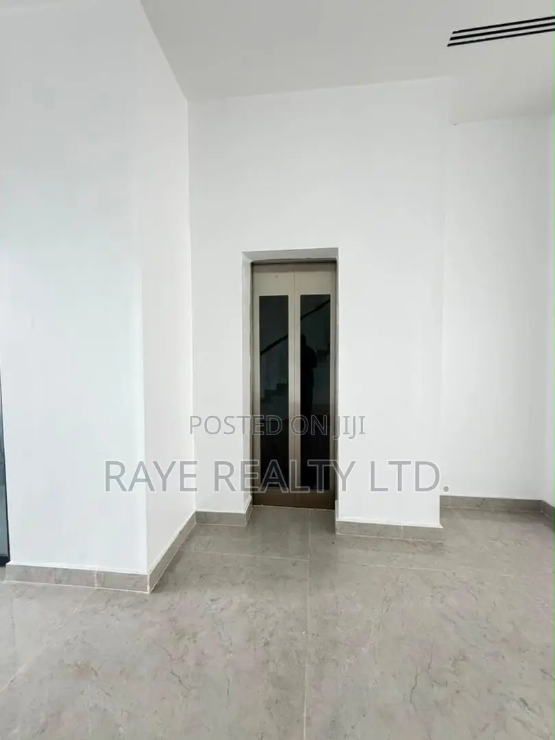 5bdrm Duplex in Ikate for sale in Ikate