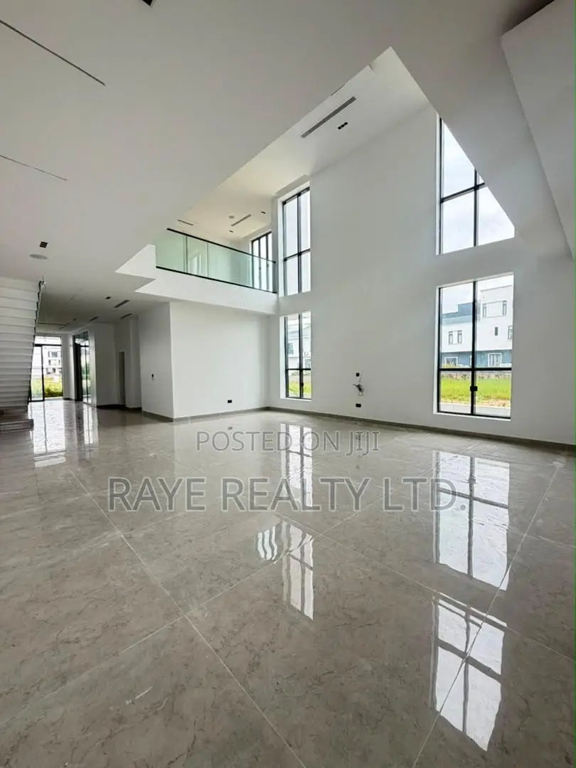 5bdrm Duplex in Ikate for sale in Ikate