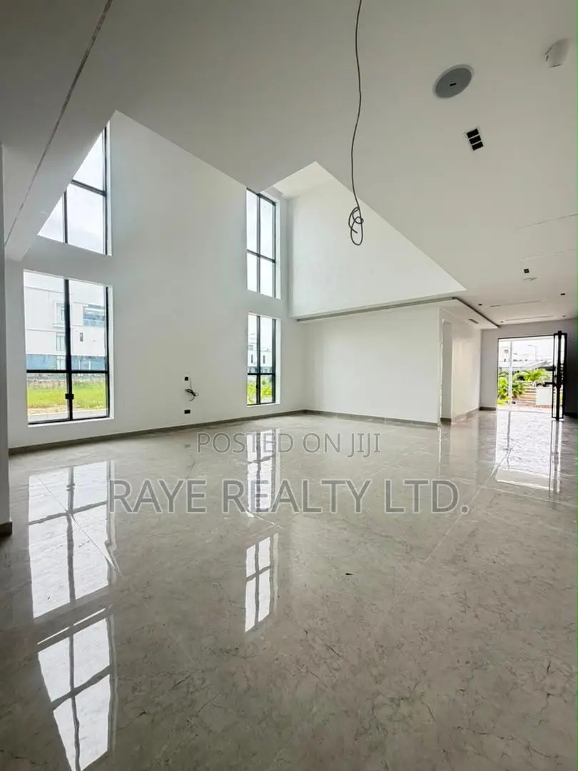 5bdrm Duplex in Ikate for sale in Ikate