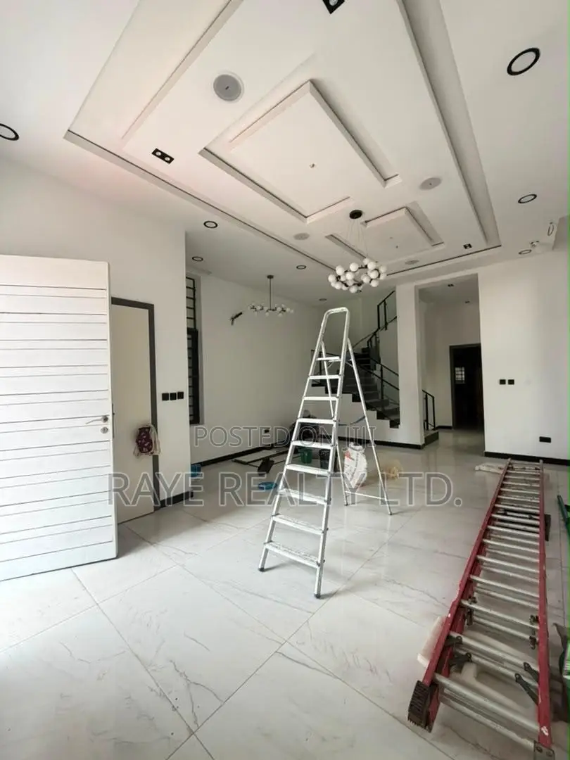 5bdrm Duplex in Ikate for sale in Ikate